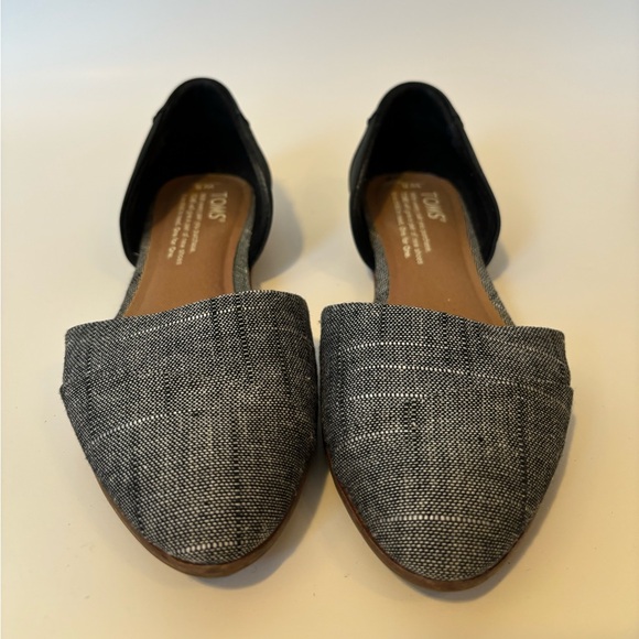 TOMS Flats, Size 5 - Picture 2 of 6